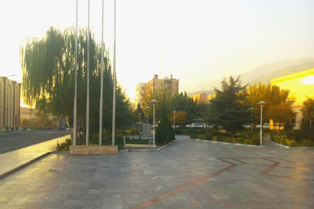 اجاره سالن کنفرانس و سمینار 80 نفره دارای فضای سبز