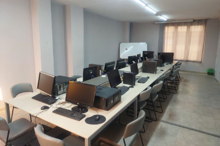 اجاره کلاس دارای کامپیوتر ساعتی